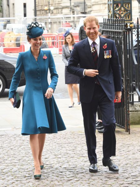 Princ Harry s vévodkyní Kate.