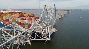 Proč spadl most v Baltimoru? Nedostatečná ochrana pilíře, příhradová konstrukce a technické problémy lodi