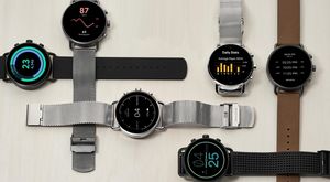 Proč Wear OS ztrácí na watchOS? Některé hodinky dostávají loňskou verzi systému, a ještě s problémy