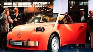 Prohlédli jsme nový Citroën 2CV naživo. V Paříži se ukázal i s překvapením Prohlédli jsme nový Citroën 2CV naživo. V Paříži se ukázal i s překvapením