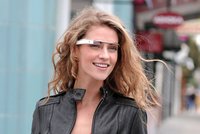 Pohled do budoucnosti: Brýle, které umí chatovat, nakupovat a hlásit počasí