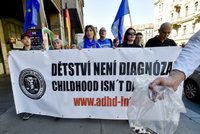 V Praze se protestovalo. Lidem se nelíbí podávání psychofarmak dětem