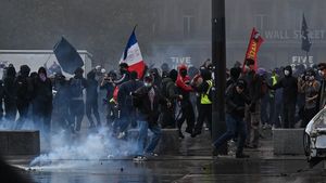 Protesty ve Francii sílí: V Paříži během jediného dne zadrželi 855 osob Protesty ve Francii sílí: V Paříži během jediného dne zadrželi 855 osob