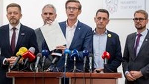 Prožírání budoucnosti i dárečky voličům! Opozice má pro řešení nedůvěry Babišově vládě 92 podpisů Prožírání budoucnosti i dárečky voličům! Opozice má pro řešení nedůvěry Babišově vládě 92 podpisů