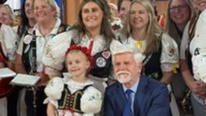 Průtrž mračen, české pivo, děti a kroje: Dojatý i zmoklý Pavel v českém srdci USA! Průtrž mračen, české pivo, děti a kroje: Dojatý i zmoklý Pavel v českém srdci USA!