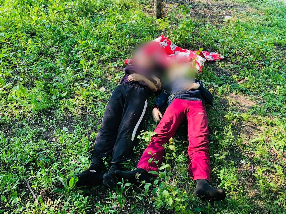 Dva chlapci ve věku 11 a 14 let zahynuli po raketometném útoku na vesnici Pryvillja v Luhanské oblasti - 7. 5. 2022.