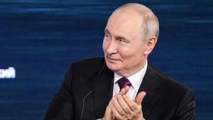 Putin nařídil přerušit útoky na Kyjev. Stojí za tím americká návštěva