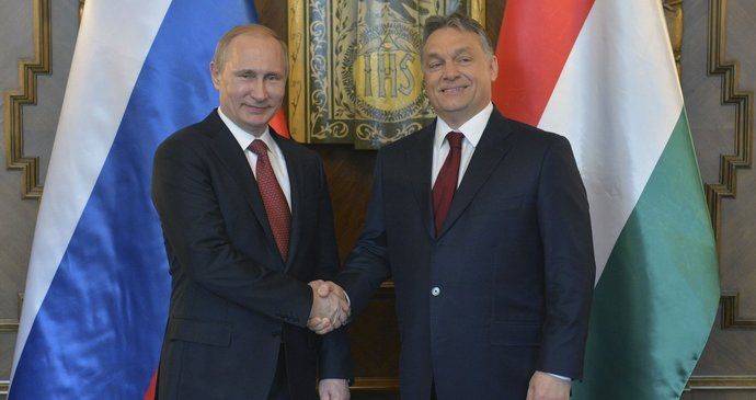 Napětí kolem Ukrajiny: S Putinem se chce sejít Orbán. Fiala jedná o možné pomoci
