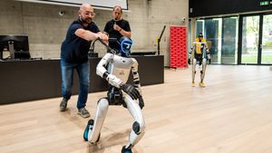 R.U.R. je realita! V Jihlavě se předvedli roboti Karel a Senti