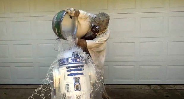 Nejlepší Ice Bucket Challenge video: R2-D2 ze Star Wars PŘIJAL!!!