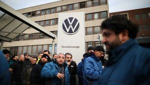Rána pro 100 tisíc zaměstnanců. Volkswagen vypovídá kolektivní smlouvy, odbory hrozí stávkou