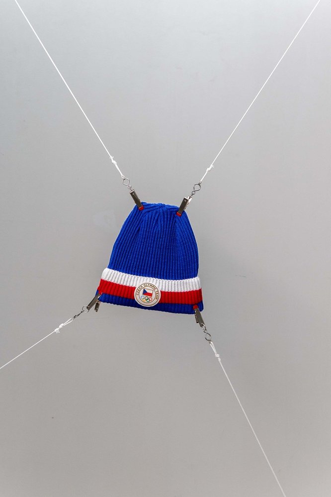 Čeští olympionici povezou do Pekingu vylepšenou čepici s názvem raškovka 2.0