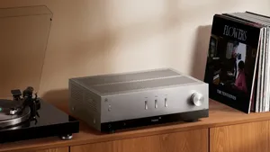 Receiver Yamaha R200A má být základem pro dostupné Hi-Fi sestavy. S gramofonem a subwooferem se už počítá Receiver Yamaha R200A má být základem pro dostupné Hi-Fi sestavy. S gramofonem a subwooferem se už počítá