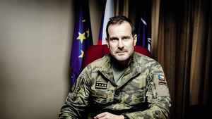Řehka do senátu neprojde, předjímají sázkovky. V Praze se střetnou sourozenci. A jak je na tom Grolich?