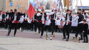 Rekordní krojový průvod opět vyrazil: Největší hody v Česku
