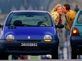 Renault Twingo se představil před 30 lety. Přinesl prostor v miniaturním balení