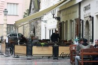Magistrát vyslyšel kritiku: Zřízení restauračních předzahrádek v Praze posoudí speciální tým