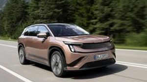 Řídili jsme Škodu Peaq! Největší elektrika je prostorná i komfortní Řídili jsme Škodu Peaq! Největší elektrika je prostorná i komfortní