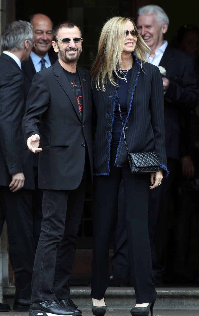 Bubeník z Beatles Ringo Starr s manželkou Barbarou Bach.