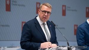 Rozpočtové eldorádo na dluh. Vláda nabere další tisíce zaměstnanců a plošně zvýší platy Rozpočtové eldorádo na dluh. Vláda nabere další tisíce zaměstnanců a plošně zvýší platy