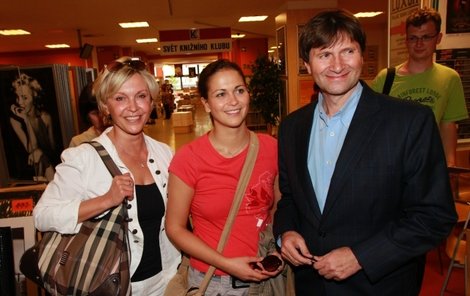 Kristýna alias Vanda z Ulice se svými rodiči.