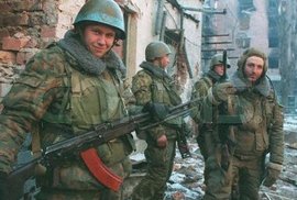 Ojedinělé fotky ruských vojáků z války v Čečensku, za kterou stál tehdejší premiér …