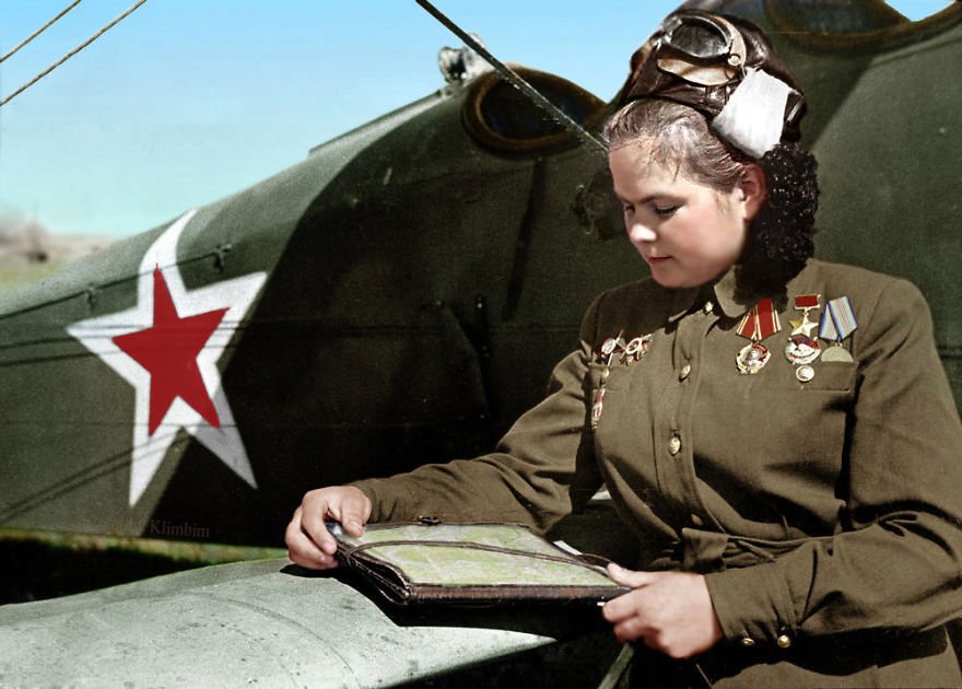 Jekatěrina Rjabovová, ruská vojenská pilotka, rok 1945.
