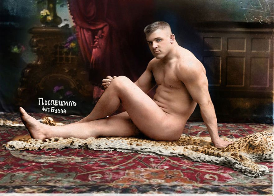 Slavná fotka českého zápasníka Karla Pospíšila z roku 1912, který působil v Rusku. Sportovec bojoval pod jménem Karl Pospischil, vážil 98 kilogramů a měřil 178 centimetrů.