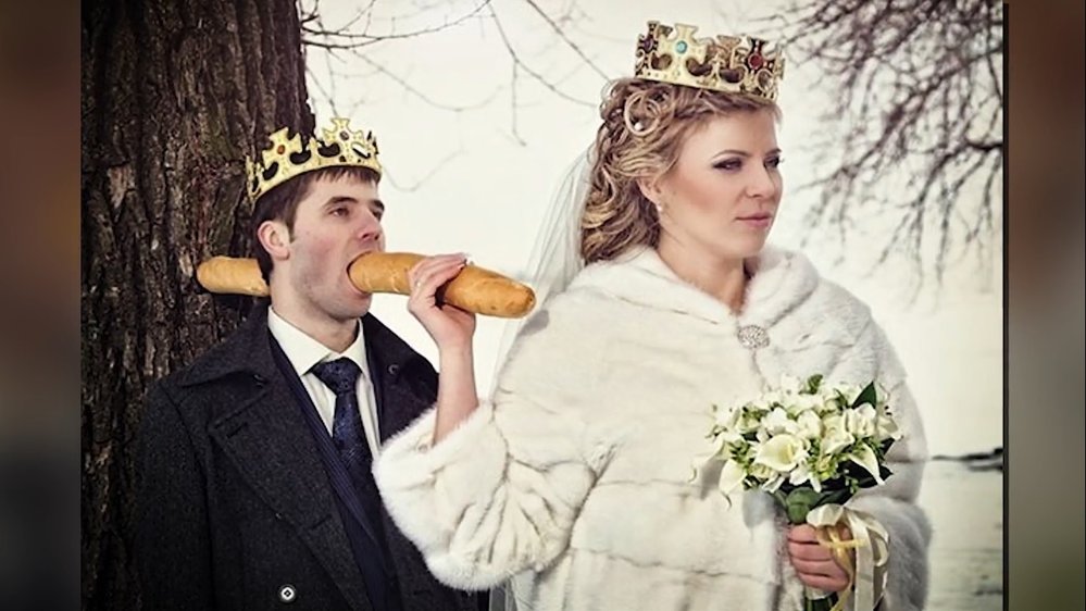 Fotografie z ruských svateb se bizárem jenom hemží.