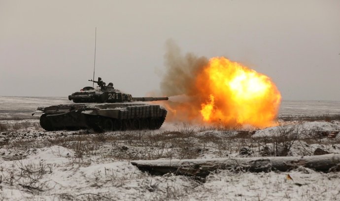 Ruský tank během nedávného cvičení u hranic s Ukrajinou
