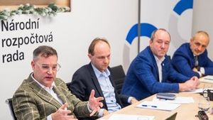 Růst daní zachraňuje letošní rozpočet. Příští rok ale přinese největší skok strukturálního dluhu od pandemie Růst daní zachraňuje letošní rozpočet. Příští rok ale přinese největší skok strukturálního dluhu od pandemie