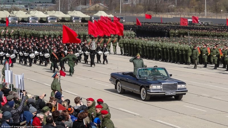 Ruští vojáci nacvičují na obrovské oslavy výročí konce války