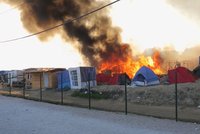 Střelba, pobodání i výprask klacky: V uprchlickém táboře se popralo až 400 lidí