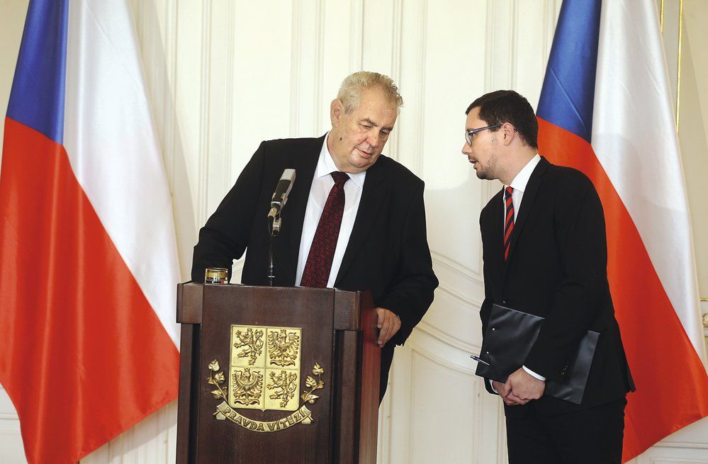 Jiří Ovčáček je ředitelem tiskového odboru Kanceláře prezidenta republiky a&nbsp;mluvčím Miloše Zemana.