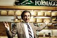 S italským podnikatelem Robertem Brazzalem o výrobě sýrů, proč odmítá přijetí eura i…