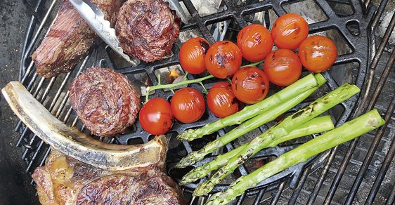 Udělat dobré jídlo na grilu není žádná věda – stačí kvalitní maso a sezónní zelenina