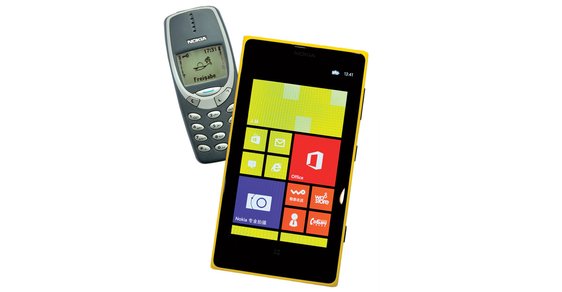 Nokia a Nokia 3310, jednoho z nejoblíbenějších mobilů v Česku se světově prodalo  126 miliónů kusů. Nová Lumia už teď patří Microsoftu.