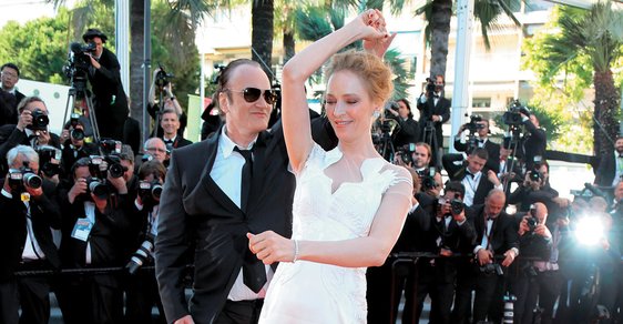 Quentin Tarantino měl původně uvést „jen“ film svého oblíbence Sergia Leoneho, nakonec mu ale pořadatelé udělali radost plážovou projekcí Pulp Fiction. Ujít si ji nenechala ani Uma Thurmanová, která přitom do Cannes neplánovala jet.
