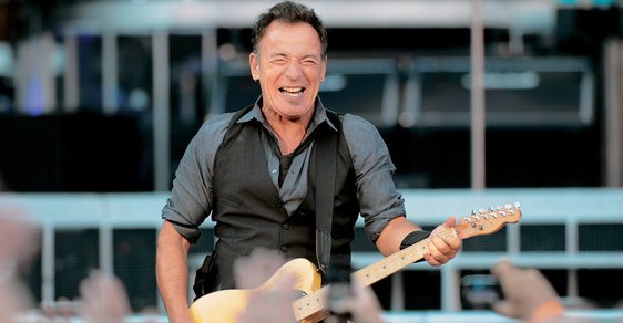 Bruce Springsteen  v pražském Edenu: to byly čtyřhodinové rockové orgie. Takhle kdyby na tomhle stadionu aspoň jednou zahrála Slavie ...