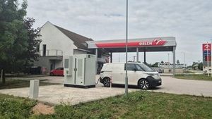Rychlé nabíjení bez silné přípojky? Řešením může být baterie Rychlé nabíjení bez silné přípojky? Řešením může být baterie