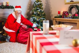 Santa Claus bude při každém doručení dárku poklekávat na podporu BLM. Hrozí, že tak…
