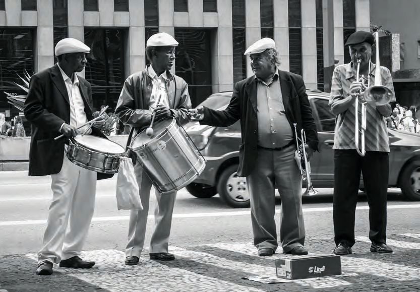 Pouliční hudebníci na „městské pláži“ Avenida Paulista