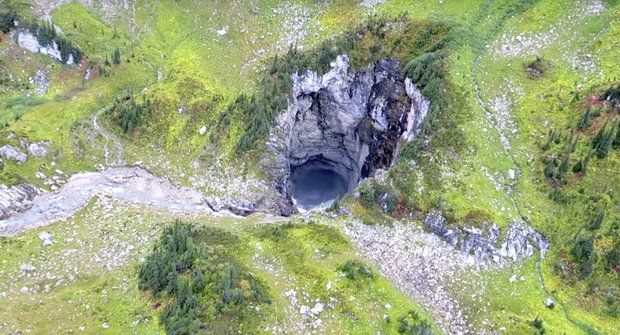 Nečekaný objev: V Kanadě narazili na neznámou obří jeskyni