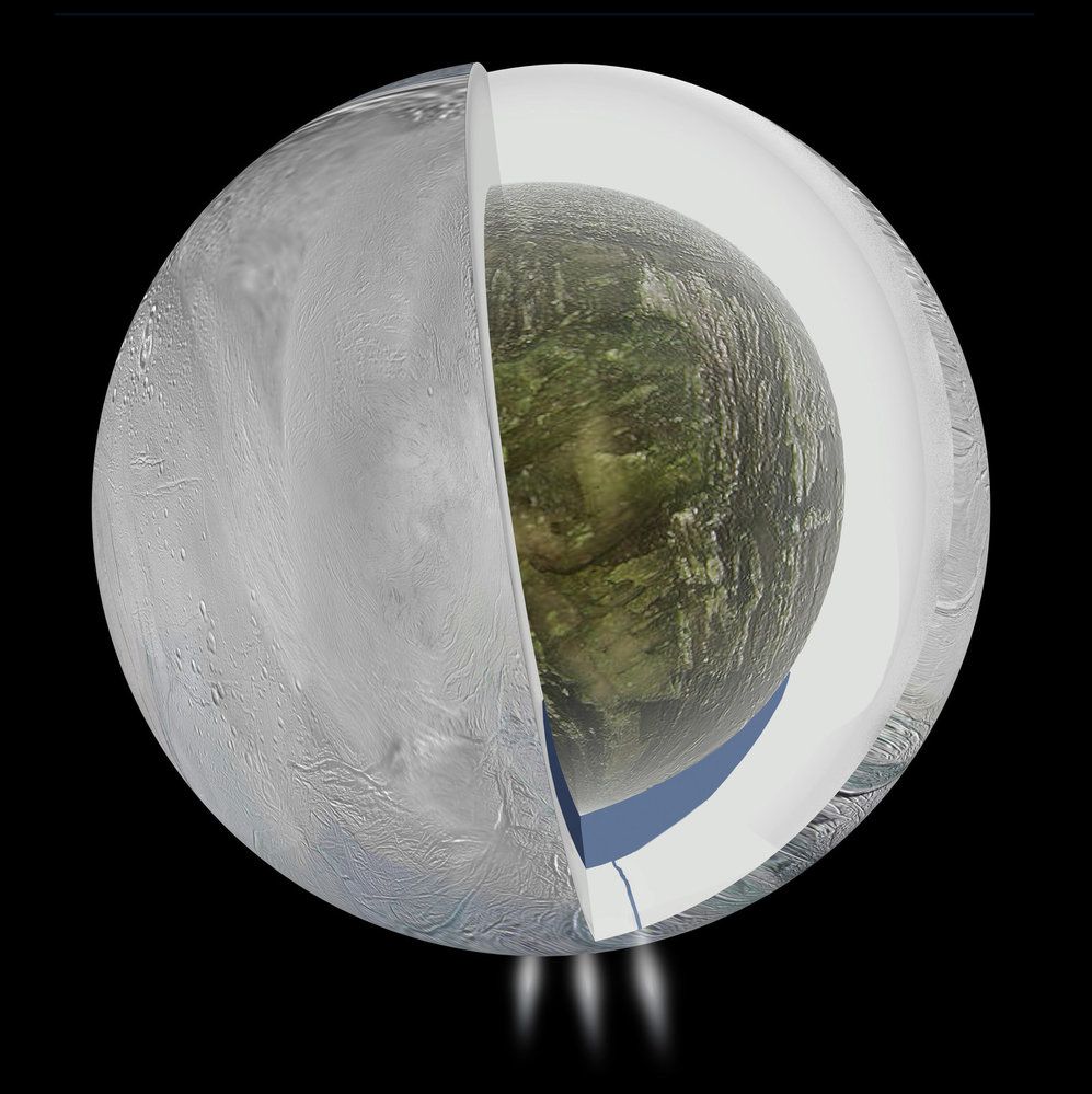 Voda uvnitř měsíce Saturnu