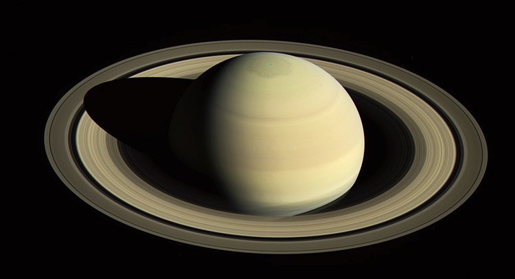 Díky nově objeveným měsícům se Saturn stal králem Sluneční soustavy