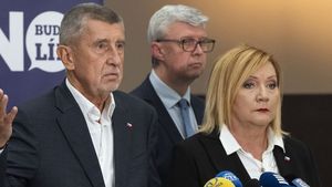Schillerová hrozí daněmi, Babiš si naftou kupuje volby a opozice vysílá signály