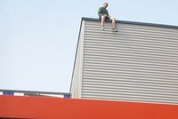 Sebevrah na střeše supermarketu: Chtěl se oběsit na oprátce z biče!