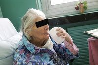 Umírání v bezpečí rodiny: Paliativní péče je v Praze nedostatečná. Potřeba jsou tisíce lůžek