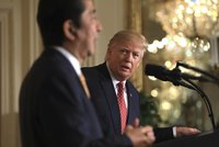 Trump ujistil Japonsko o vzájemné podpoře. S premiérem řešil i výrobu aut