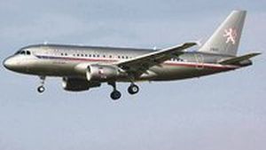 Škatulata s vládními letadly. Bednárika s delegací vysvobodí z Indie druhý vojenský speciál Škatulata s vládními letadly. Bednárika s delegací vysvobodí z Indie druhý vojenský speciál